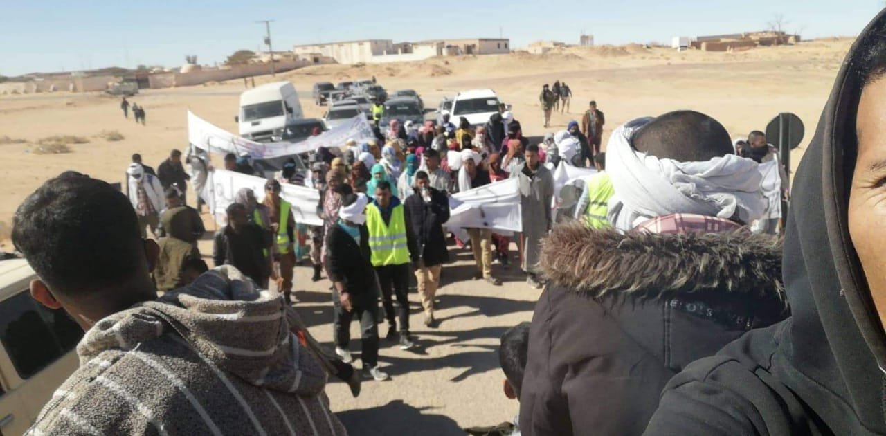 تصاعد الإحتجاجات بتندوف ..ومليشيات البوليساريو تحاصر المتضاهرين .