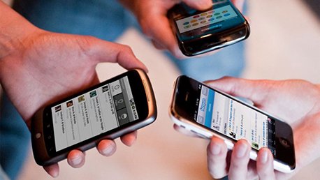 أمن البيضاء يحجز عشرات الهواتف المسروقة ويعتقل شخصا لاشتباه في ارتباطه بشبكة إجرامية مختصة في ”الكريساج”