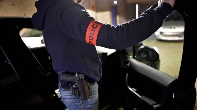 مفتشا شرطة يستعملان أسلحتهما لتوقيف ”مشرملين ” بـ سيدي سليمان