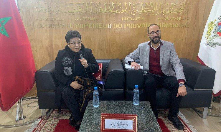 رواق المجلس الأعلى للسلطة القضائية بالمعرض الدولي للكتاب يختتم سلسلة ندواته بموضوع “الأمن الاجتماعي في ضوء قرارات محكمة النقض” من تأطير الأستاذة مليكة بن زاهر