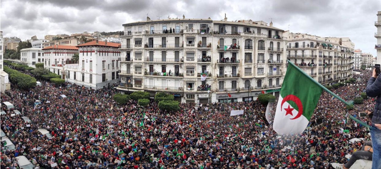 الحراك الجزائري يطفيء شمعته الأولى.. كل شيء يتحرك ولا شيء يتغير