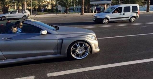 الملك محمد السادس يحل بمدينة افران في  أول خرجة له بعد وصوله إلى فاس