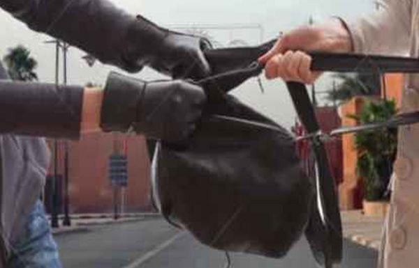 سائحتان أجنبيتان تتعرضان للسرقة بأكادير والأمن يوقف المجرمين