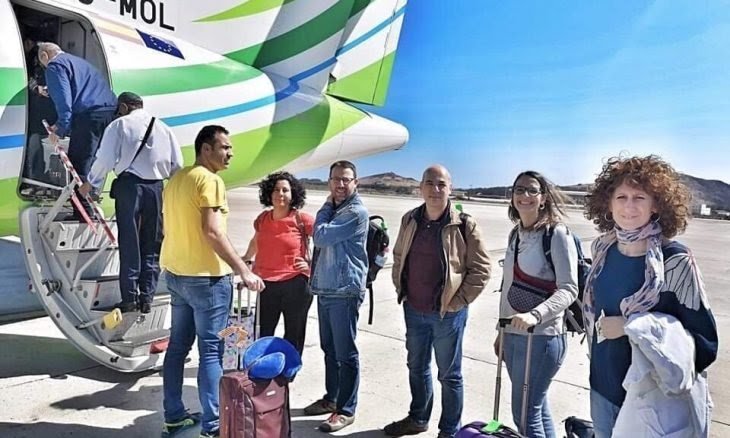 المغرب يرحل 8 مواطنين كاتلان كانوا في زيارة لمدينة العيون