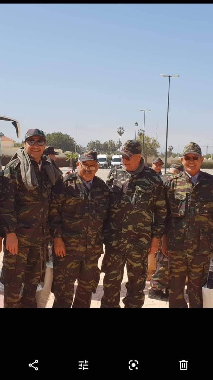 وفد برلماني بالزي العسكري يزور الجدار العازل للوقوف على أوضاع الجنود المغاربة.