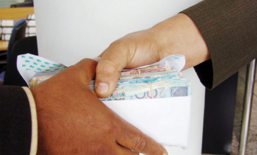 الخط الأخضر  يسقط قائد ورئيس جماعة في قبضة النيابة العامة بعد تلقي رشوة 10 ملايين