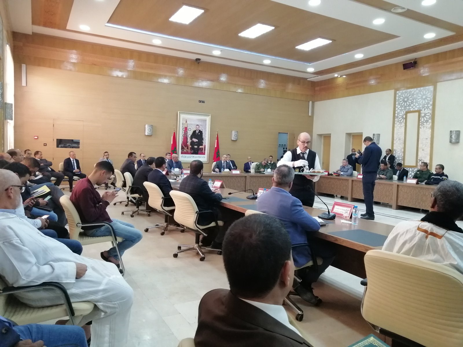 في ظل انتشار فيروس كورونا والي جهة العيون الساقية الحمراء يطلب من الساكنة المكوث في المنازل، التفاااصيل