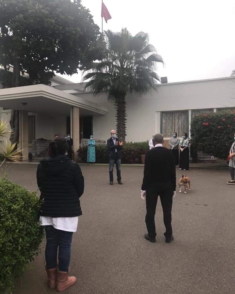 الأمير مولاي هشام يطبق الإجراءات الاحترازية لمواجهة فيروس كورونا داخل بيته، و يكشف عن مرض الأمير مولاي اسماعيل، التفاااصيل