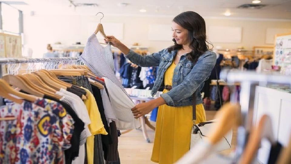 كورونا يصل إلى ضحيته حتى لو لمس زرّ ثوبه أو السحّاب