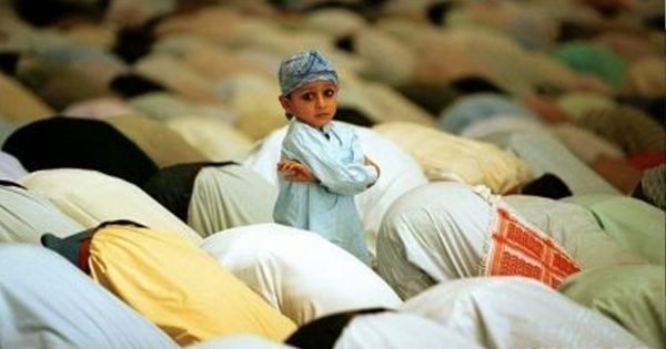 مفتي السعودية يحسم الجدل حول صلاتي التراويح والعيد