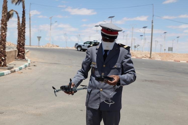 العيون.. طائرات ”درون” لرصد مخالفي حالة الطوارئ الصحية