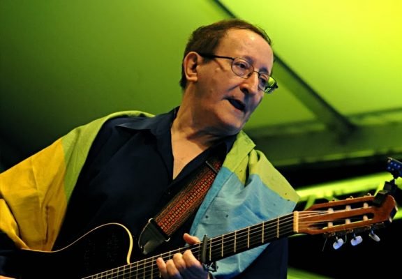 وفاة سفير الأغنية الأمازيغية الفنان ”إيدير”