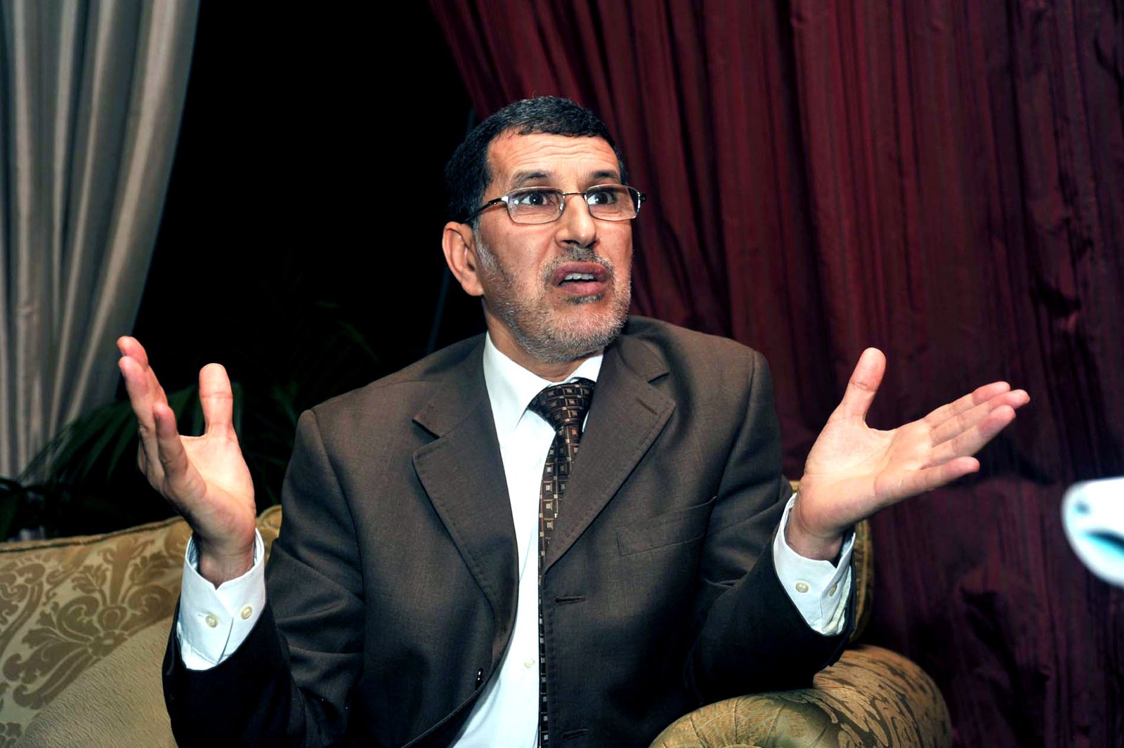 رئيس الحكومة يتبرأ من دعم  المدارس الخصوصية و ينفي الأخبار الزائفة المتداولة، التفاااصيل