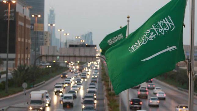 السعودية تسمح بإقامة صلاة الجماعة والجمعة في المساجد