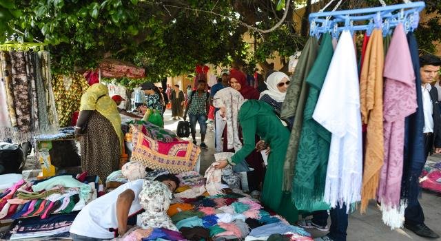 السلطات تعيد إغلاق قيساريات ساعات قليلة بعد فتحها