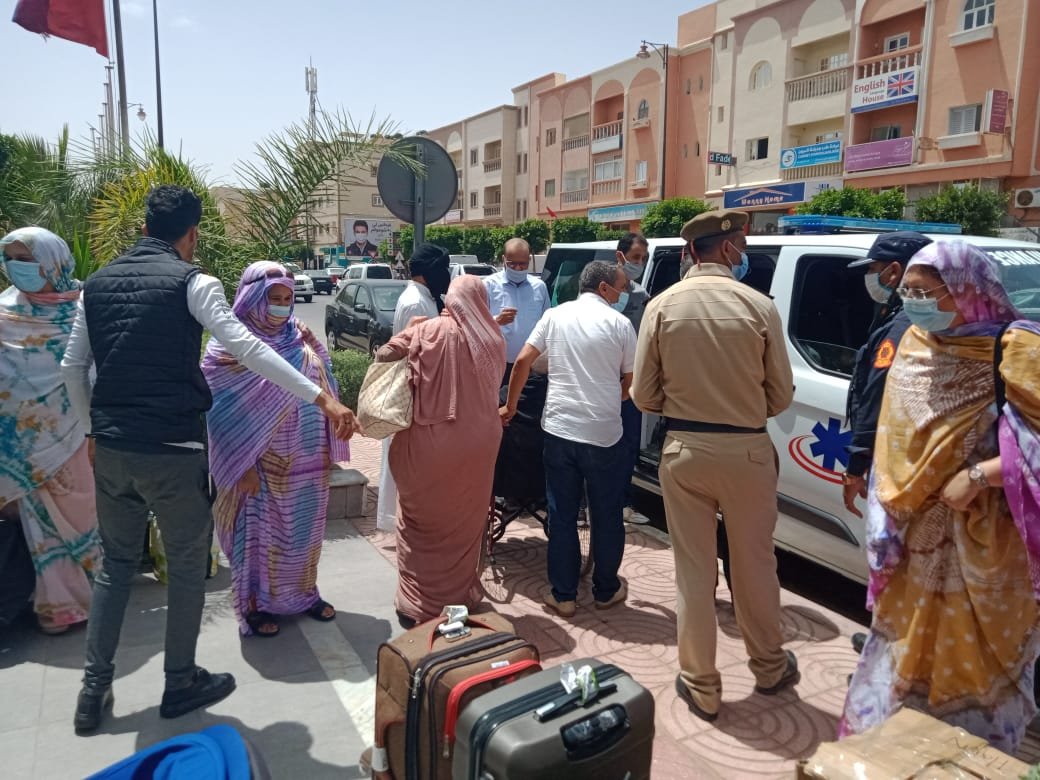 العيون .. المغاربة العائدون من جزر الكناري يغادرون تدابير الحجر الصحي