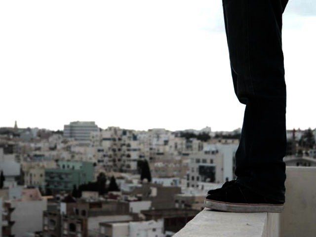 شبح الانتحار يرخي بظلاله في زمن الكورونا