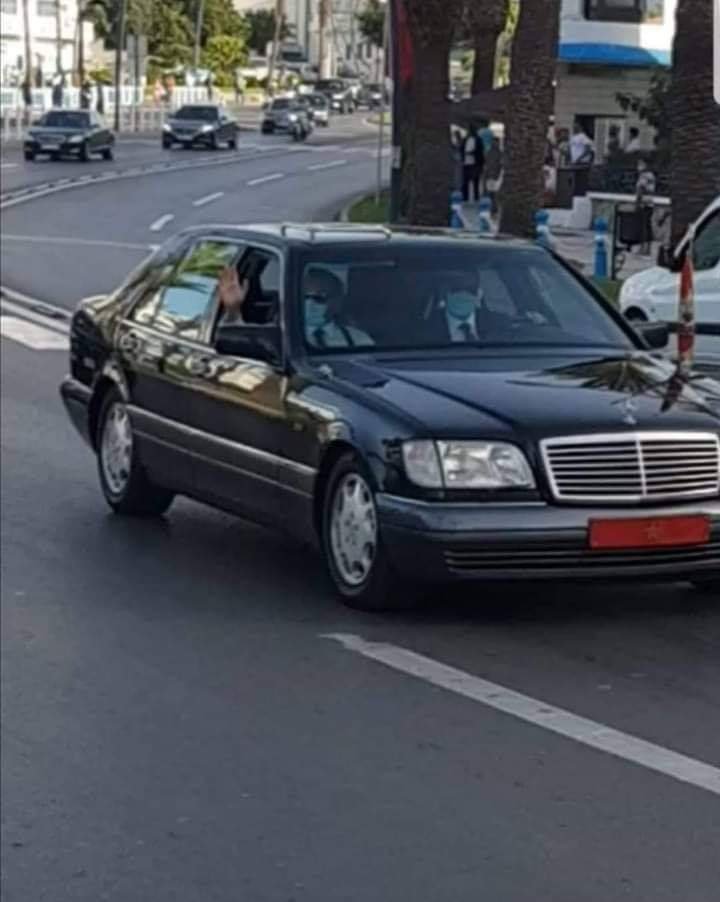 عاااجل.. الملك محمد السادس يصل إلى مدينة تطوان متجها نحو إقامته بمدينة المضيق.