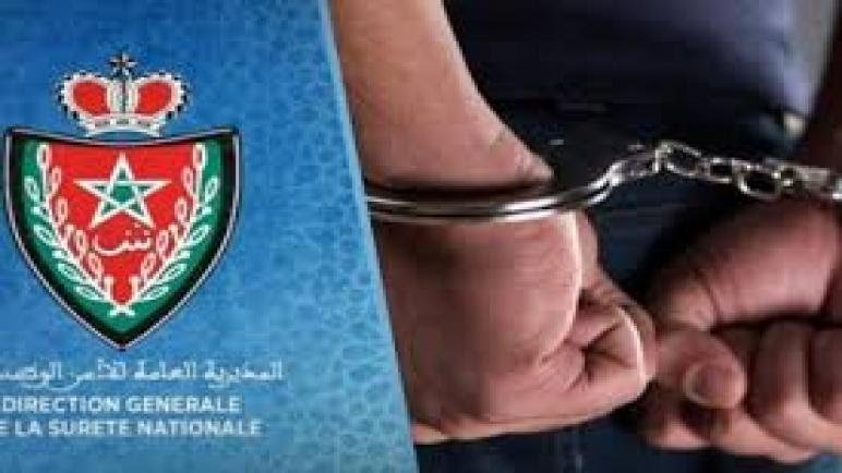 توقيف مفتش شرطة وسيدة بالبيضاء للاشتباه في تورطهما في التزوير في محررات رسمية واستعمالها بالبيضاء