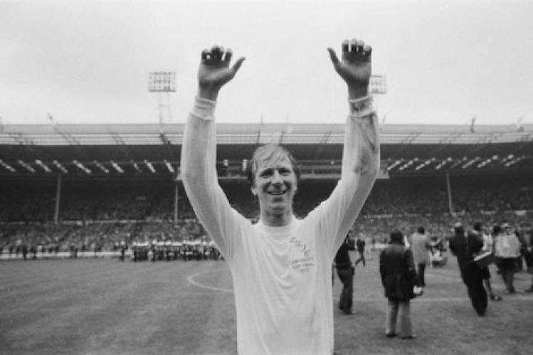 وفاة اللاعب والمدرب الإنجليزي السابق تشارلتون