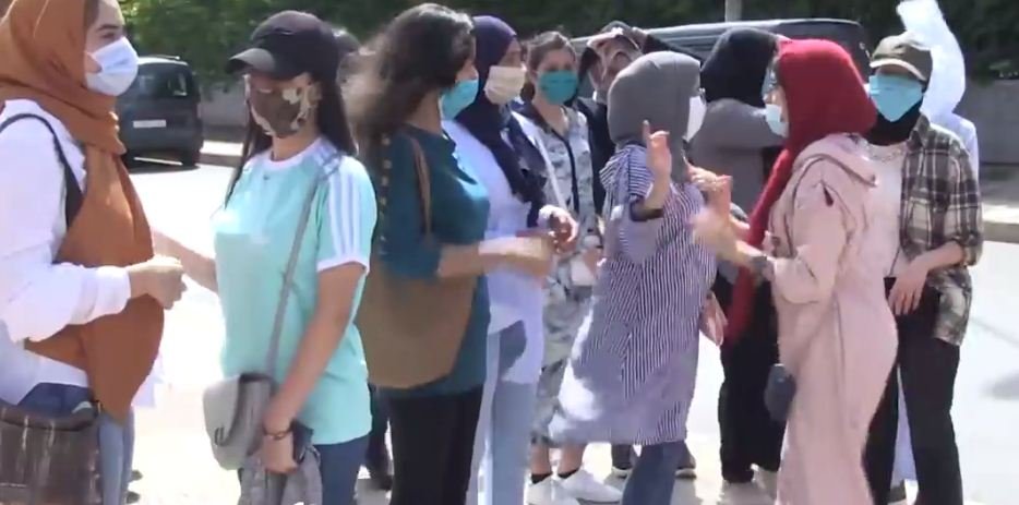 طلبة كلية عين السبع بالدارالبيضاء يشتكون من الكاتب العام ونائب العميد : حشومة عليهم حرمونا من المنحة