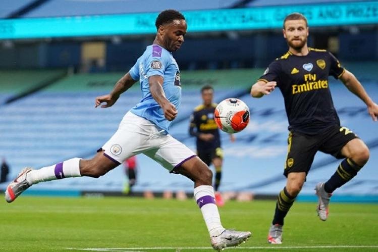 مانسشتر يونايتد لموسم أبيض وسيتي لفوز مكرّر على آرسنال في كأس إنجلترا .