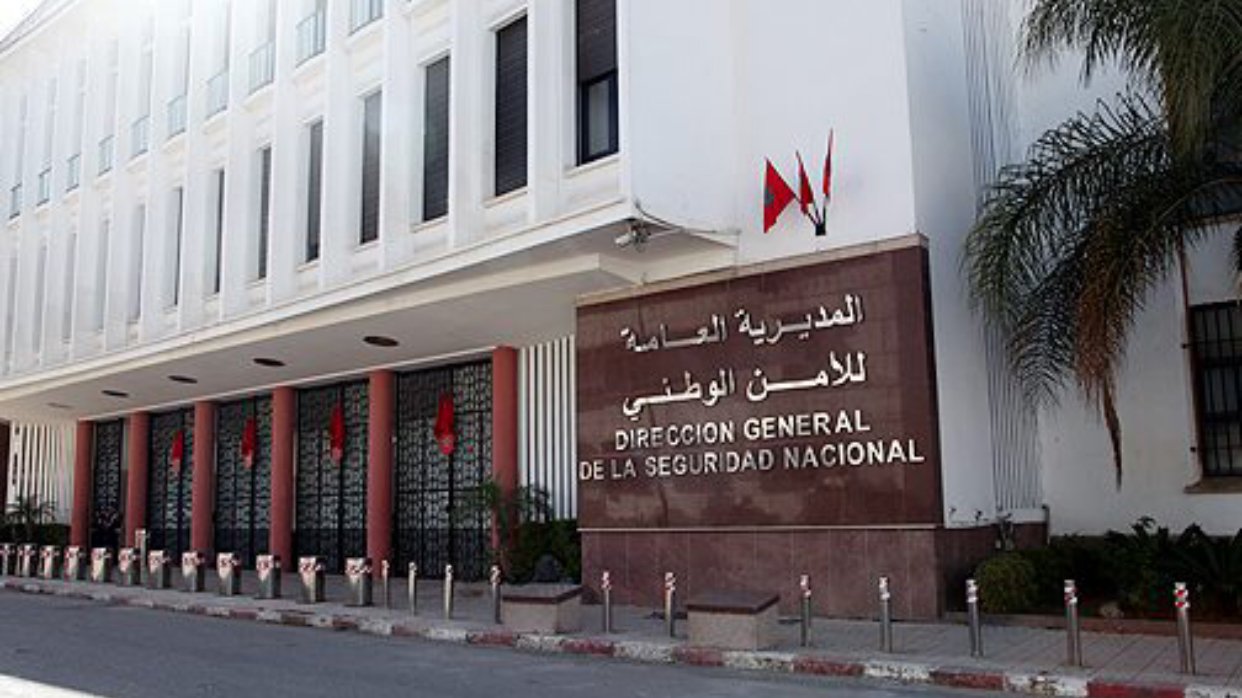 العيون..توقيف شخصين للاشتباه في ارتباطهما بشبكة تنشط في تنظيم الهجرة غير المشروعة وترويج المشروبات الكحولية