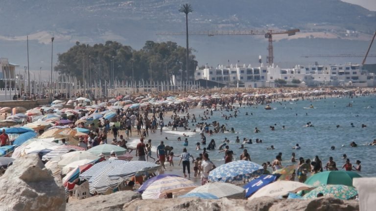 هل ينتقل فيروس ”كورونا” عبر مياه البحر؟ ..وزارة الصحة ترد على تساؤلات المغاربة