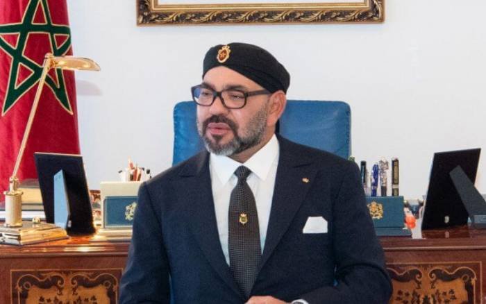 الملك : “سجلنا لحظات مؤثرة تجسد روح الوطنية العالية، منها اللحظات التي أدى فيها المواطنون النشيد الوطني من النوافذ