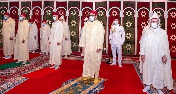 أمير المؤمنين يؤدي صلاة عيد الأضحى ويقوم بنحر أضحية العيد