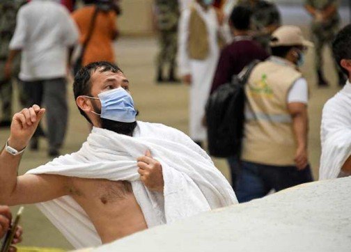 حجاج بيت الله الحرام يرمون الجمرات في ثاني أيام التشريق وسط تنظيم دقيق