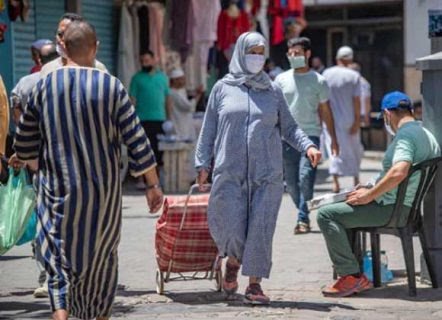 في ظل تصاعد الإصابات.. الحكومة تتجه إلى العزل المنزلي للمغاربة المصابين