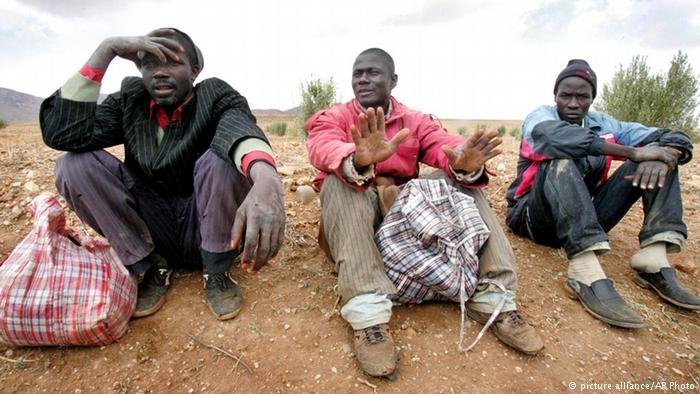 العيون ..إبعاد 80 مهاجر من دول جنوب الصحراء