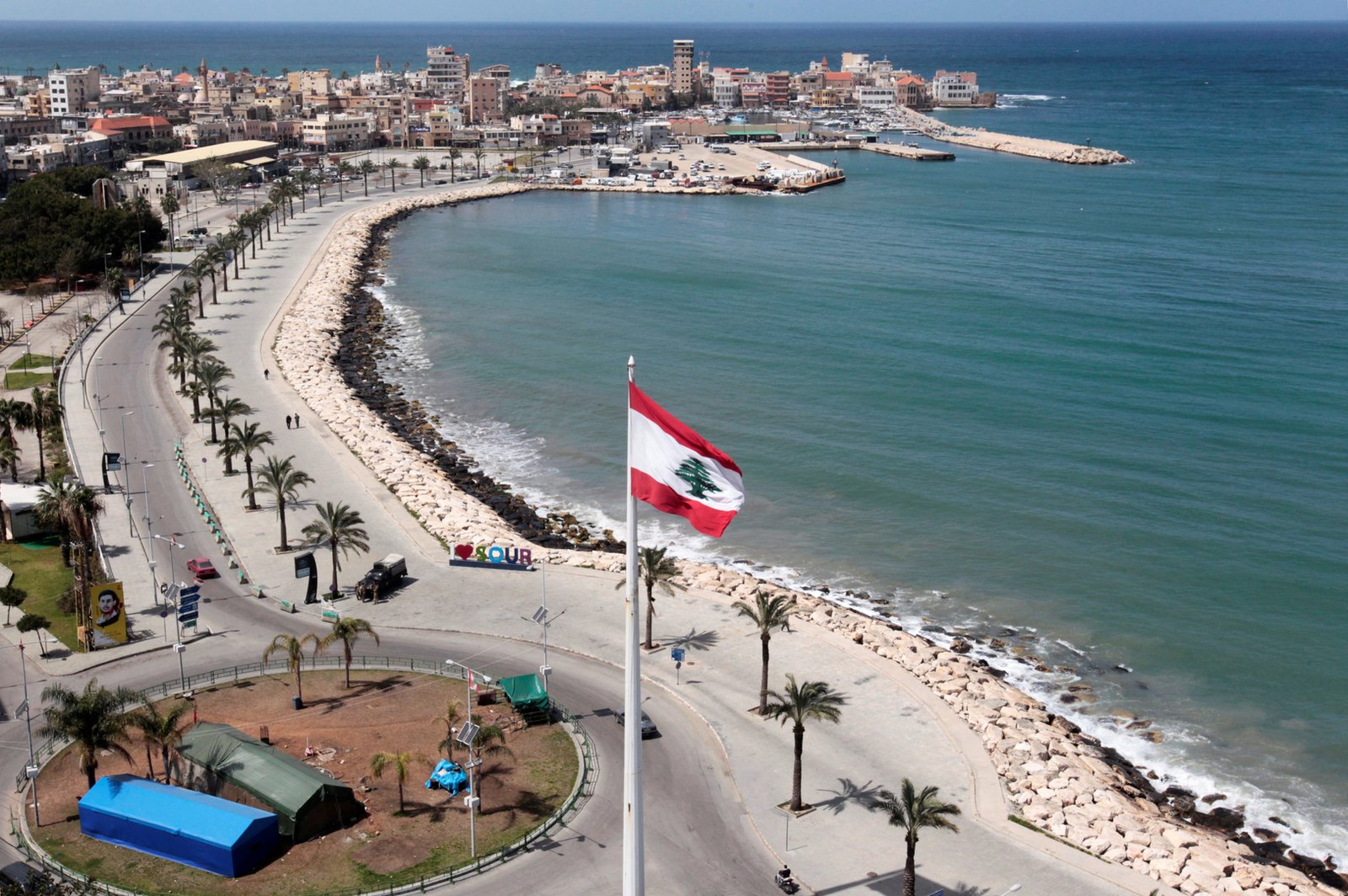 لبنان في مرحلة الاغلاق مجدداً للحدّ من إصابات كوفيد-19 بعد انفجار المرفأ