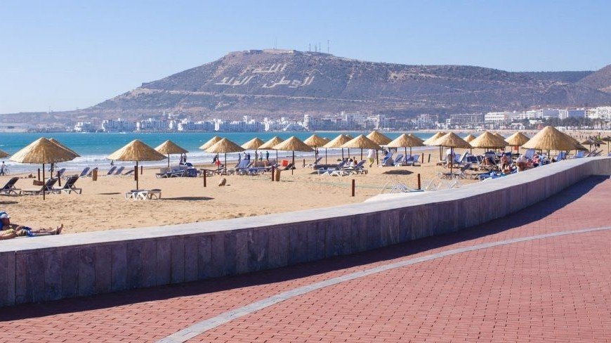 سلطات أكادير تقرر إغلاق سوق الأحد وشواطئ المدينة