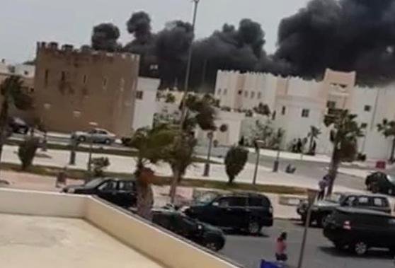 عاااجل.. انفجار مستودع خاص للمخزونات بالثكنة العسكرية المتواجدة بمدخل مدينة الداخلة.