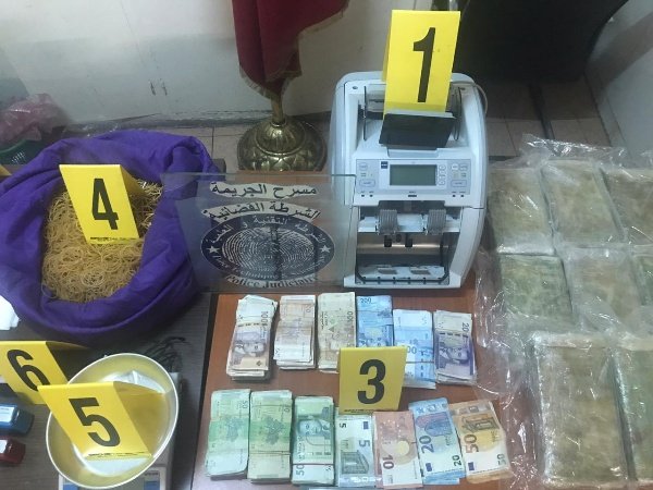 الناظور .. توقيف ثلاثة أشخاص يشتبه في ارتباطهم بشبكة إجرامية تنشط في التهريب الدولي للمخدرات