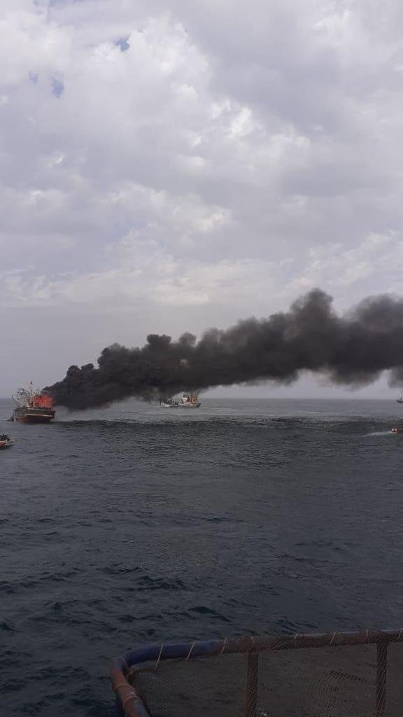 حريق بأحد مراكب الصيد بنواحي ميناء مدينة العيون