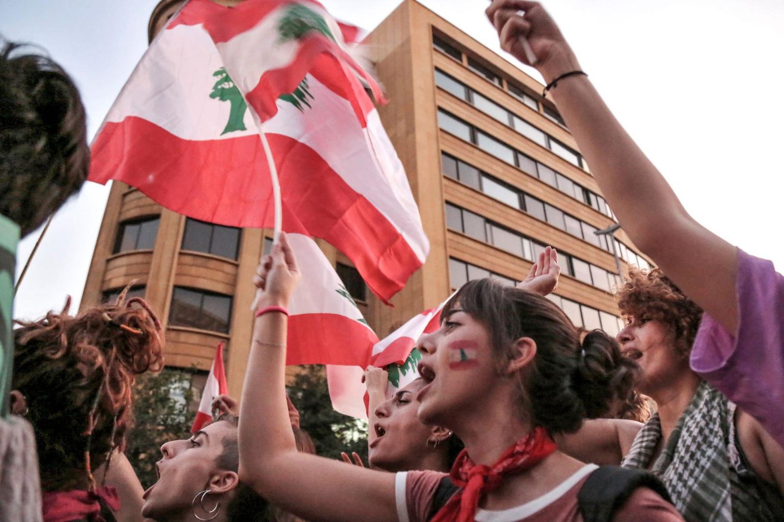 المرأة بلبنان ..ملف مطلبي بين التأجيل والتسويف