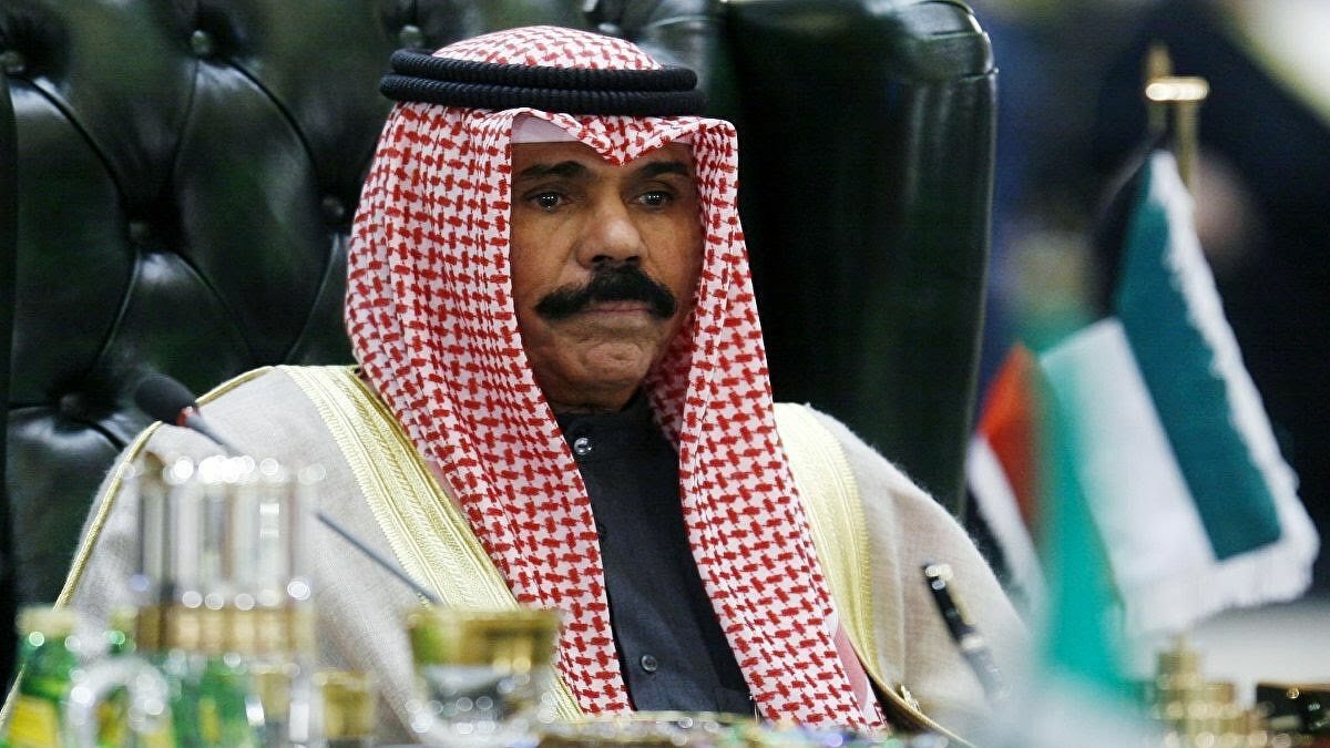 أمير الكويت يجدد الثقة في الحكومة المستقيلة .