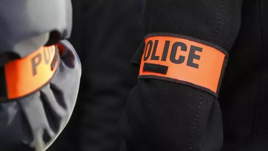 فرنسا: عشرات الأشخاص يهاجمون مركزا للشرطة ”بمفرقعات هاون” في جنوب باريس