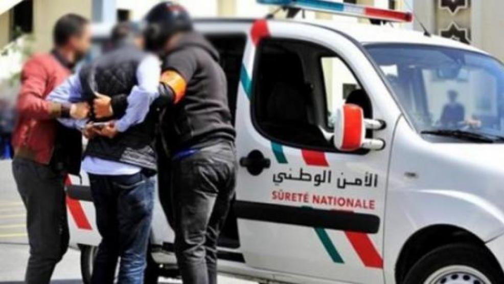 إلقاء القبض على رجل اعتدى جنسيا على زوجته بالضرب والجرح رفقة أصدقائه.