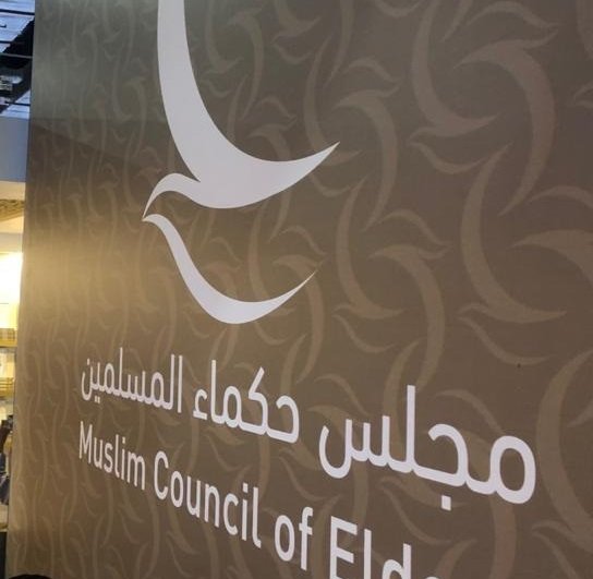 مجلس حكماء المسلمين يعتزم مقاضاة صحيفة شارلي إيبدو الفرنسية و”كل من يسيء للإسلام”