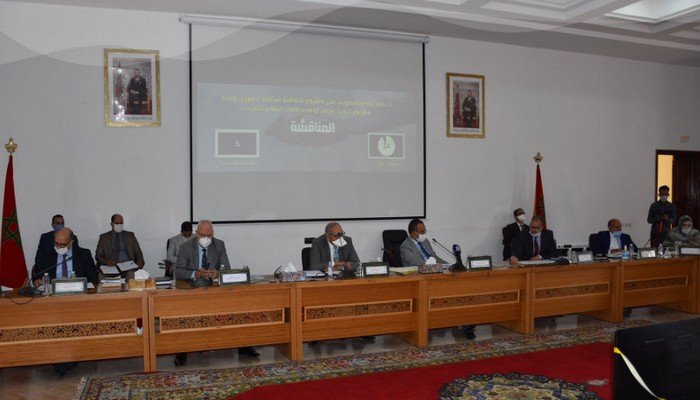 المجلس الجهوي لجهة الداخلة يدين بشدة استفزازات البوليساريو ويثمن عاليا قرار التدخل بالكركرات