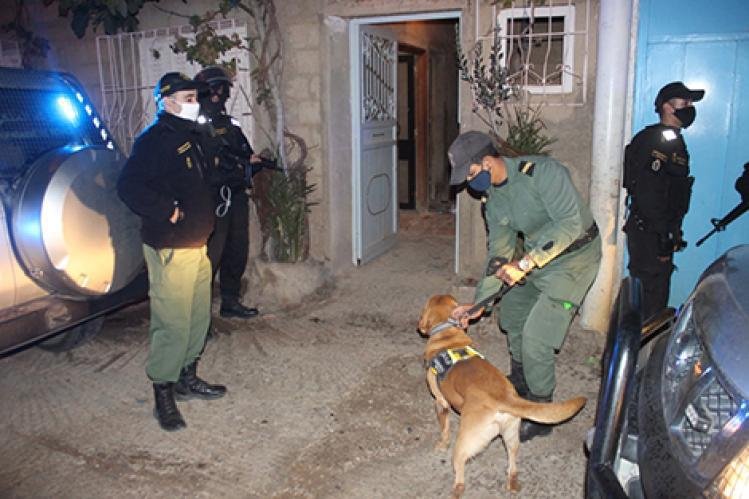 خطير…ضبط مجموعة من المتفجرات بأحد المنازل بمدينة ميدلت.