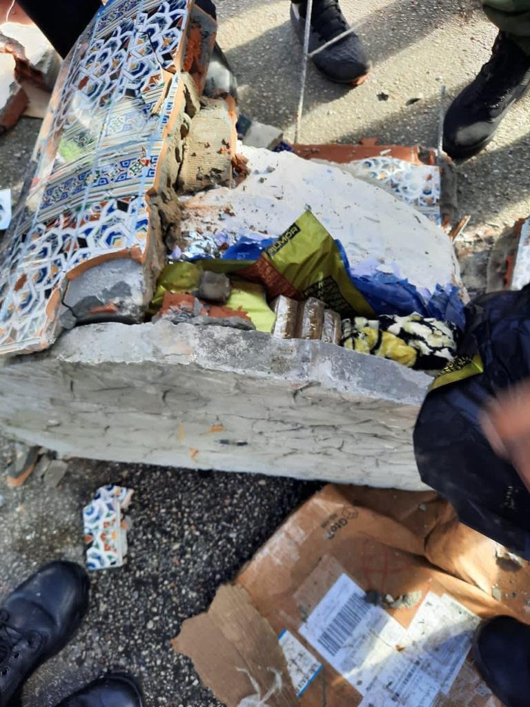 بالصور… هكذا تم إحباط تهريب مخدرات وسط مجسم نافورة بطنجة