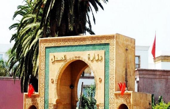 وزارة العدل… تستجيب بشكل استثنائي لطلبات الانتقال الخاصة بالموظفات إلى محاكم الدائرة القضائية بالعيون