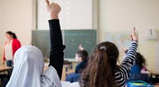 القنيطرة…القضاء يعيد التلميذة التي تم منعها من دخول القسم بالمدرسة الكاثوليكية بسبب الحجاب