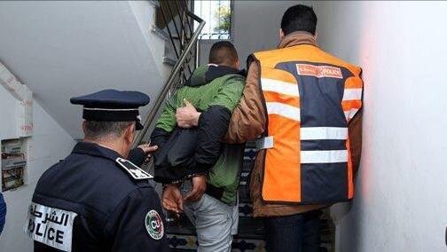 أمن وجدة يوقف شاب متورط بخيانة الأمانة وتزوير صفائح السيارات.