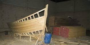 الداخلة: تفكيك ورشة لصناعة قوارب الهجرة السرية.